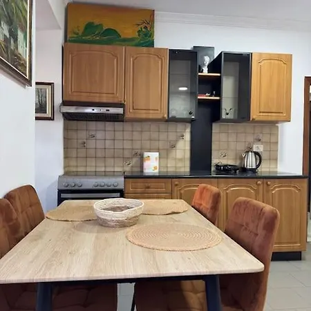 Center شقة تيرانا